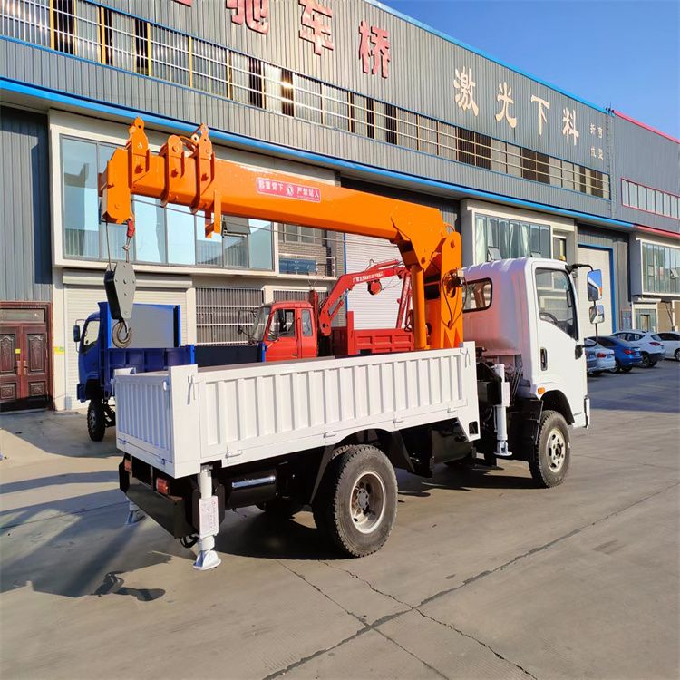 安泽县三轮随车吊定制 农用改装机自备吊中瑞长期出售